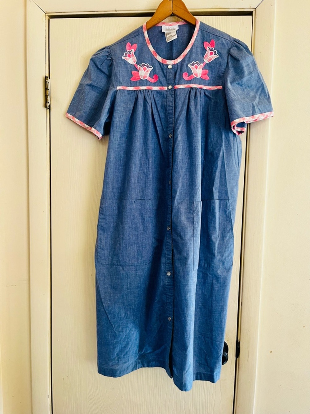 VTG Embroidered Cottagecore Hippie Boho Pearl Button Farm Girl Muumuu Nightgown